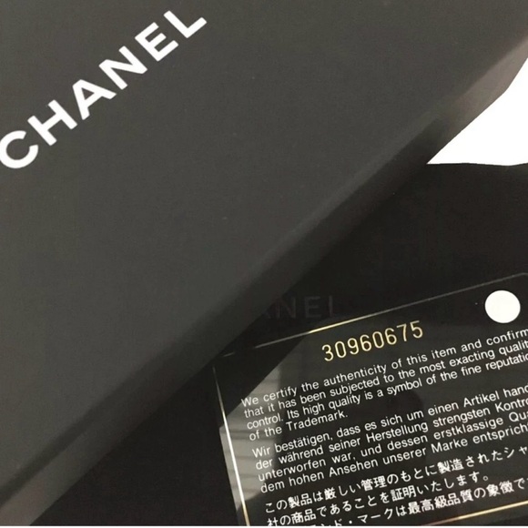 CHANEL Limited Edition Yellow Quilted Card Wallet - Picture 8 of 10